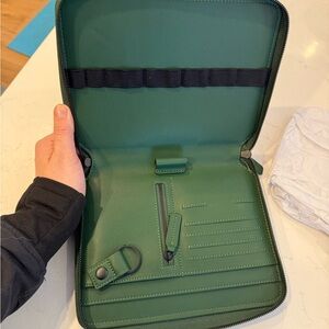 Monos Folio Kit (green faux leather)